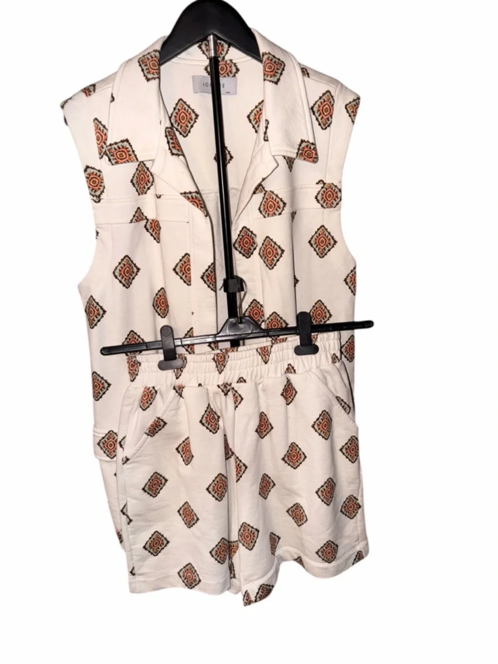 Iorane Cream High-Waist Printed Shorts with Matching Sleeveless Jacket - Picture 2 of 8